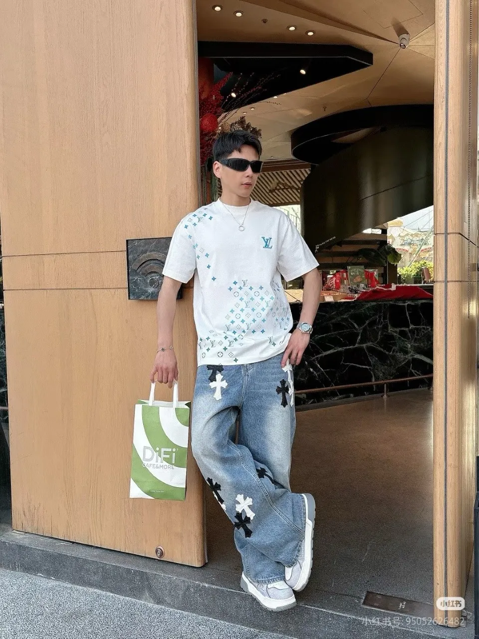 Louis Vuitton/ LV